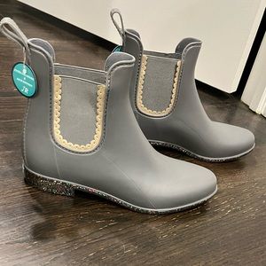Jack Rogers gray rain boots with glitter accents